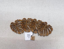 Load image into Gallery viewer, Leaf coasters- Set of 4
